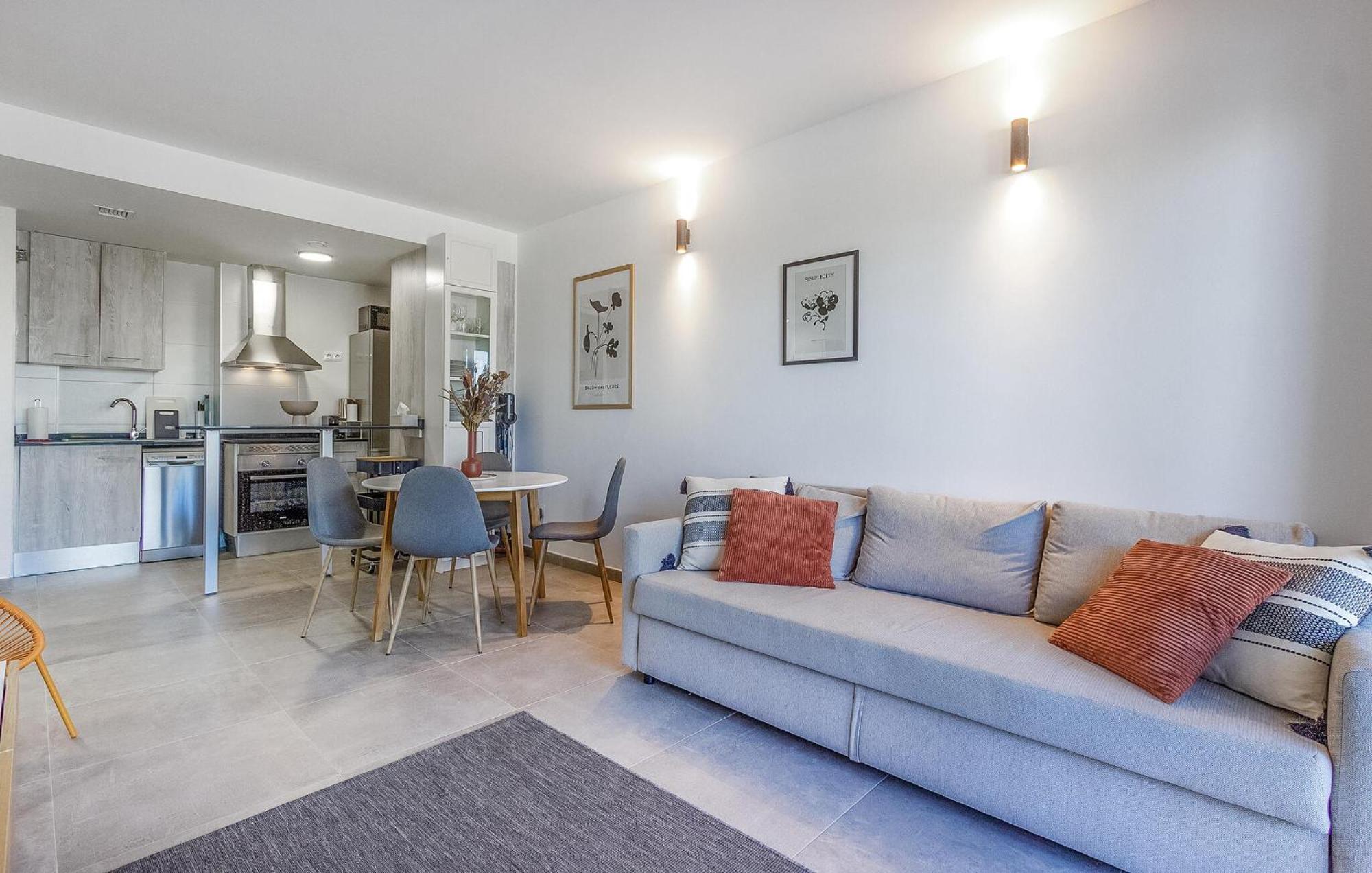 1 Bedroom Lovely In *